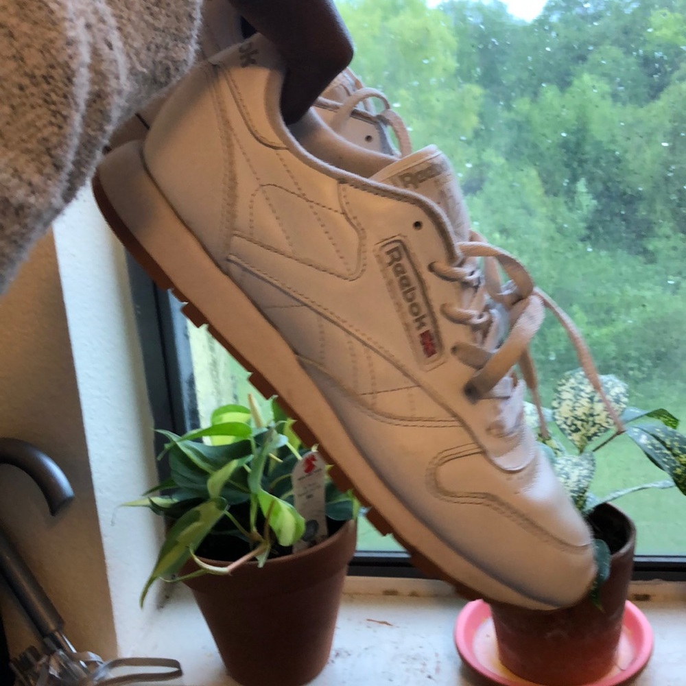 White Reebok Classics - Picture 2 of 4